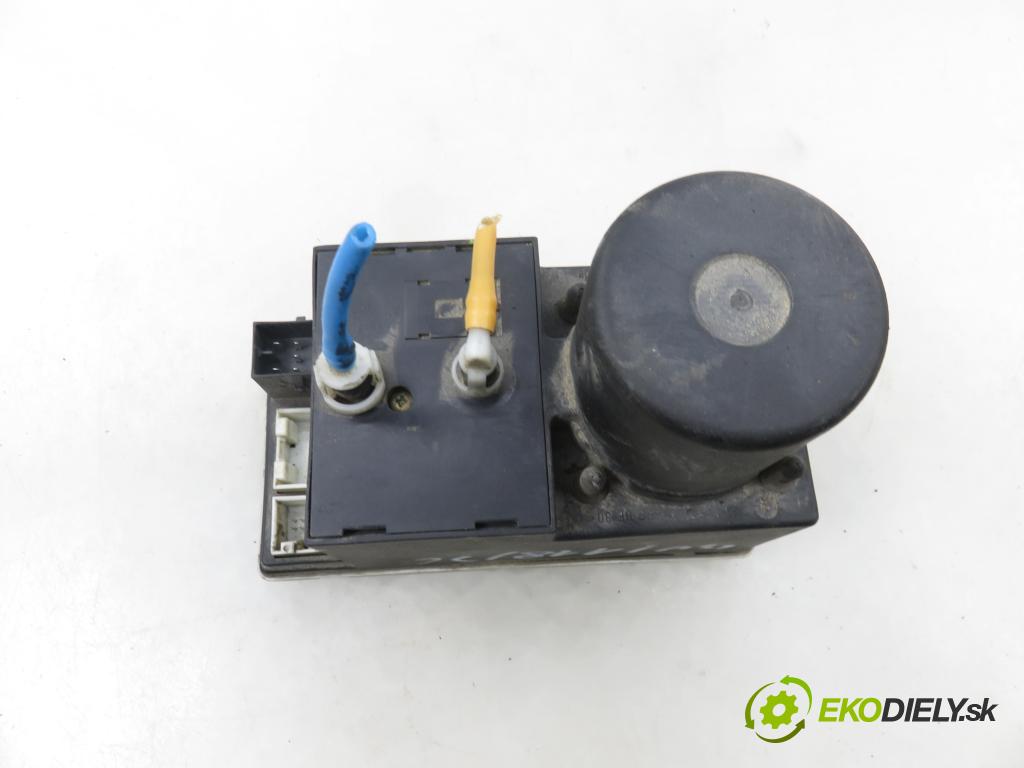 AUDI A3 (8L1) HB 2001 75,00 1.6 - AVU 1595,00 pumpa zámku centrálneho 8D0862257C