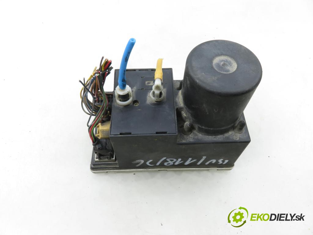 AUDI A3 (8L1) HB 2001 75,00 1.6 - AVU 1595,00 pumpa zámku centrálneho 8D0862257C