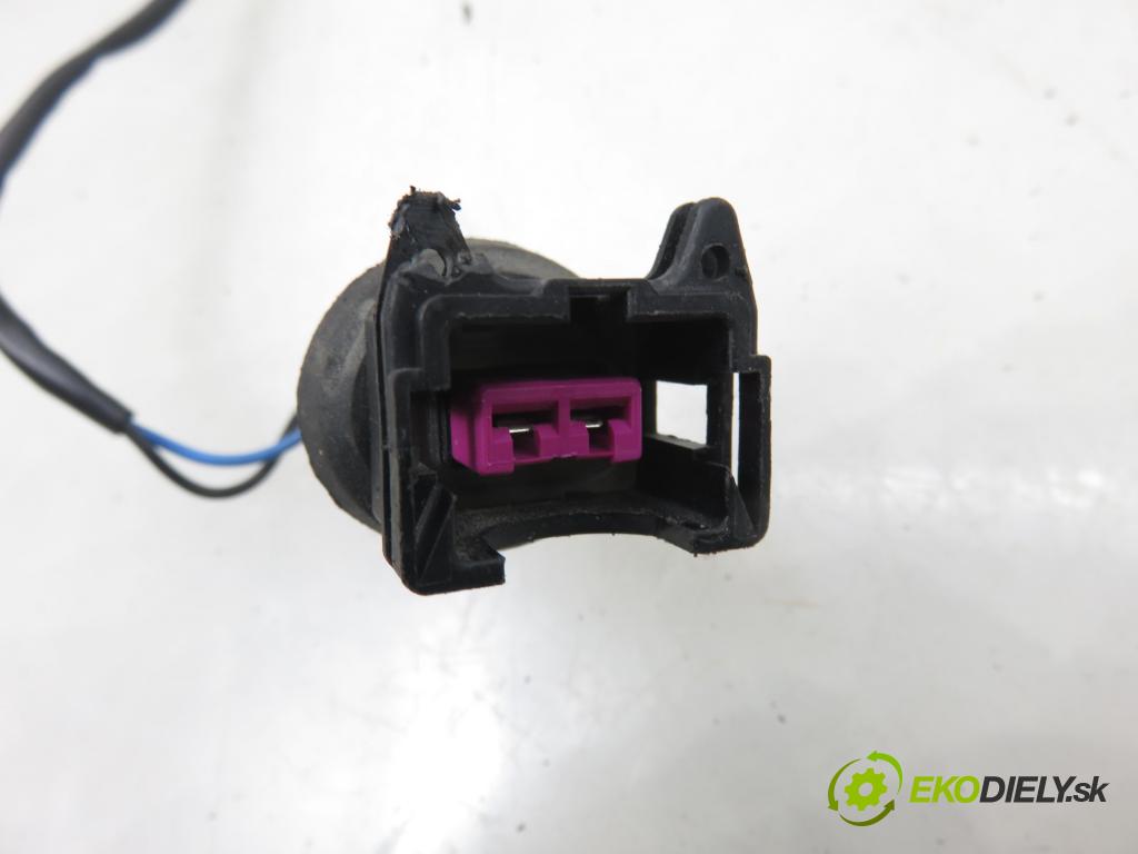 AUDI A3 (8L1) HB 2001 75,00 1.6 - AVU 1595,00 spínačka / VLOŽKY 4B0905851C