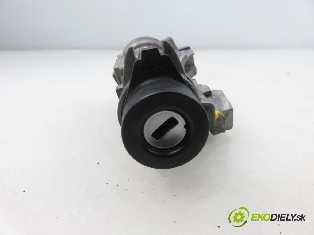 AUDI A3 (8L1) HB 2001 75,00 1.6 - AVU 1595,00 spínačka / VLOŽKY 4B0905851C