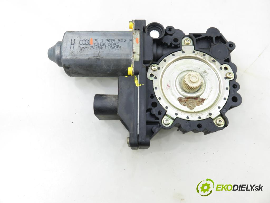 AUDI A3 (8L1) HB 2001 75,00 1.6 - AVU 1595,00 Motorček sťahovania okien pravé zadné 8L4959802A