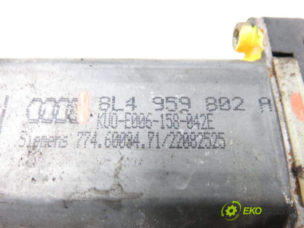 AUDI A3 (8L1) HB 2001 75,00 1.6 - AVU 1595,00 Motorček sťahovania okien pravé zadné 8L4959802A