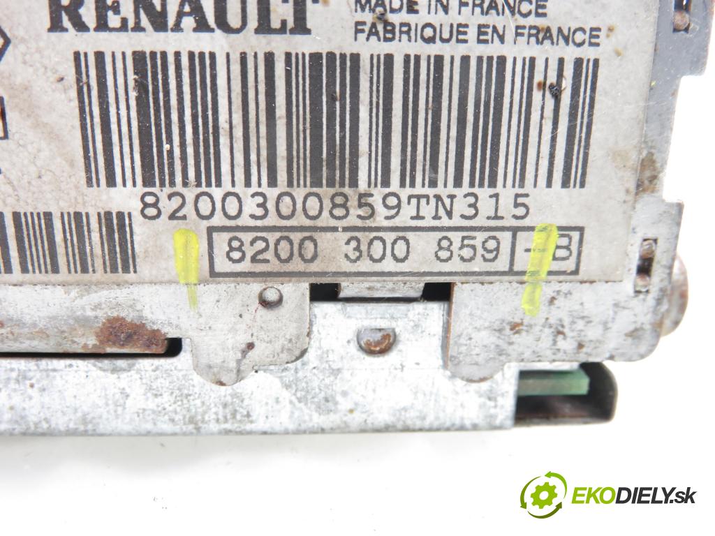 RENAULT GRAND SCENIC II (JM0/1_) VAN 2005 83,00 1.6 - K4M 782 1598,00 RADIO CD 8200300859