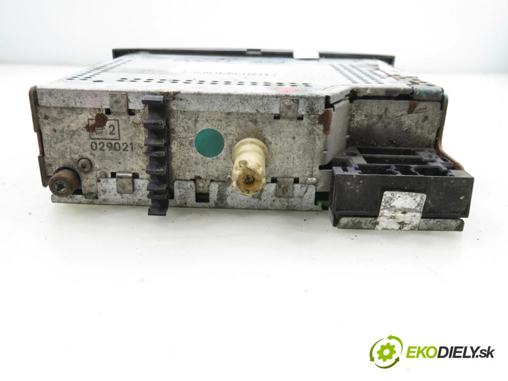 RENAULT GRAND SCENIC II (JM0/1_) VAN 2005 83,00 1.6 - K4M 782 1598,00 RADIO CD 8200300859