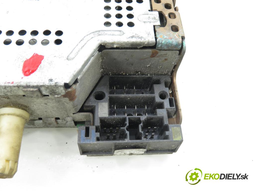 RENAULT GRAND SCENIC II (JM0/1_) VAN 2005 83,00 1.6 - K4M 782 1598,00 RADIO CD 8200300859