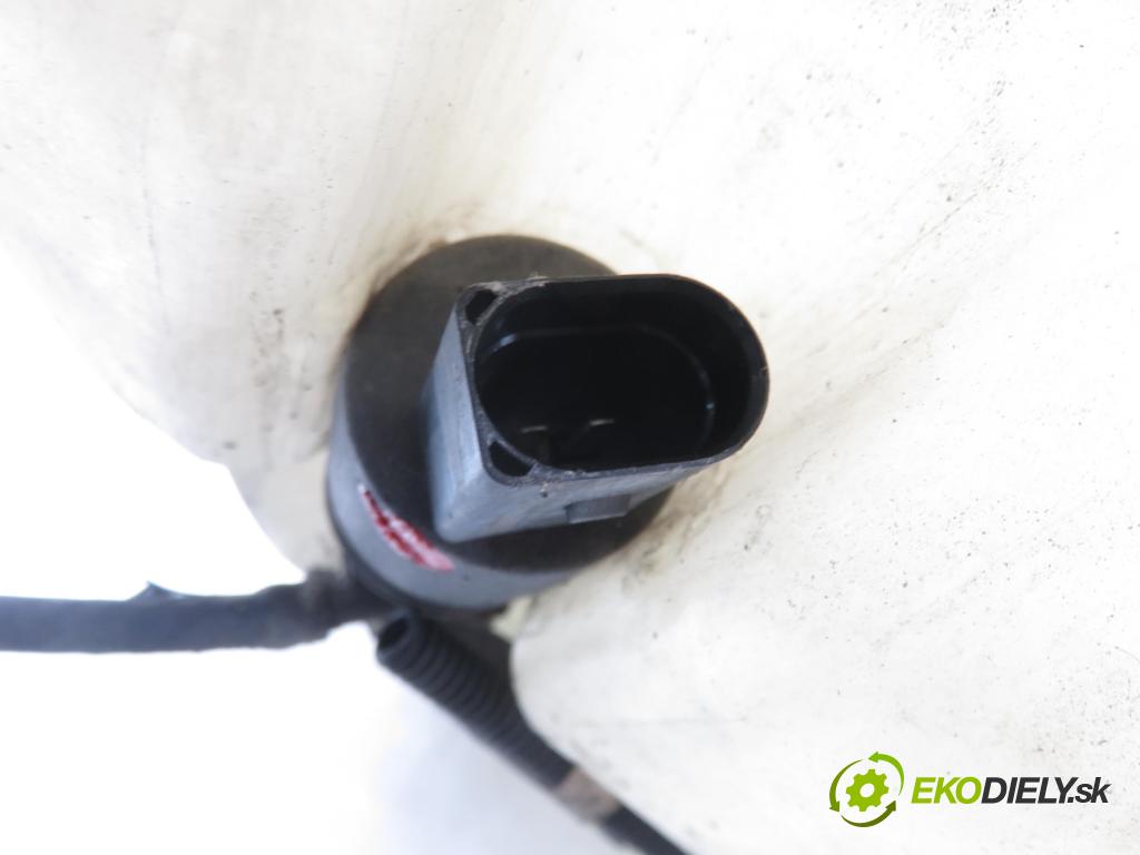 MERCEDES-BENZ VIANO (W639) VAN 2004 110,00 CDI 2.2 150 - OM 646.982 2148,00 Nádržka ostrekovačov 6398690220 ; 6398600560 ; 6398600960 (Kľučka dverí ostatné)