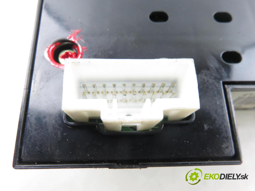 HYUNDAI i30 (FD) HB 2008 85,00 1.6 CRDi - D4FB 1582,00 Panel ovládania okien 935702L000