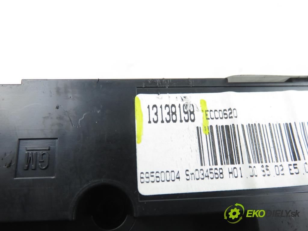 OPEL VECTRA C Kombi (Z02) KOMBI 2004 110,00 1.9 CDTI - Z 19 DTH 1910,00 Panel kúrenia KLIMATIZACE: 13138198