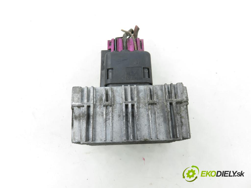 OPEL VECTRA C Kombi (Z02) KOMBI 2004 110,00 1.9 CDTI - Z 19 DTH 1910,00 RELÉ: SWIEC: 55354141 ; 51299018A