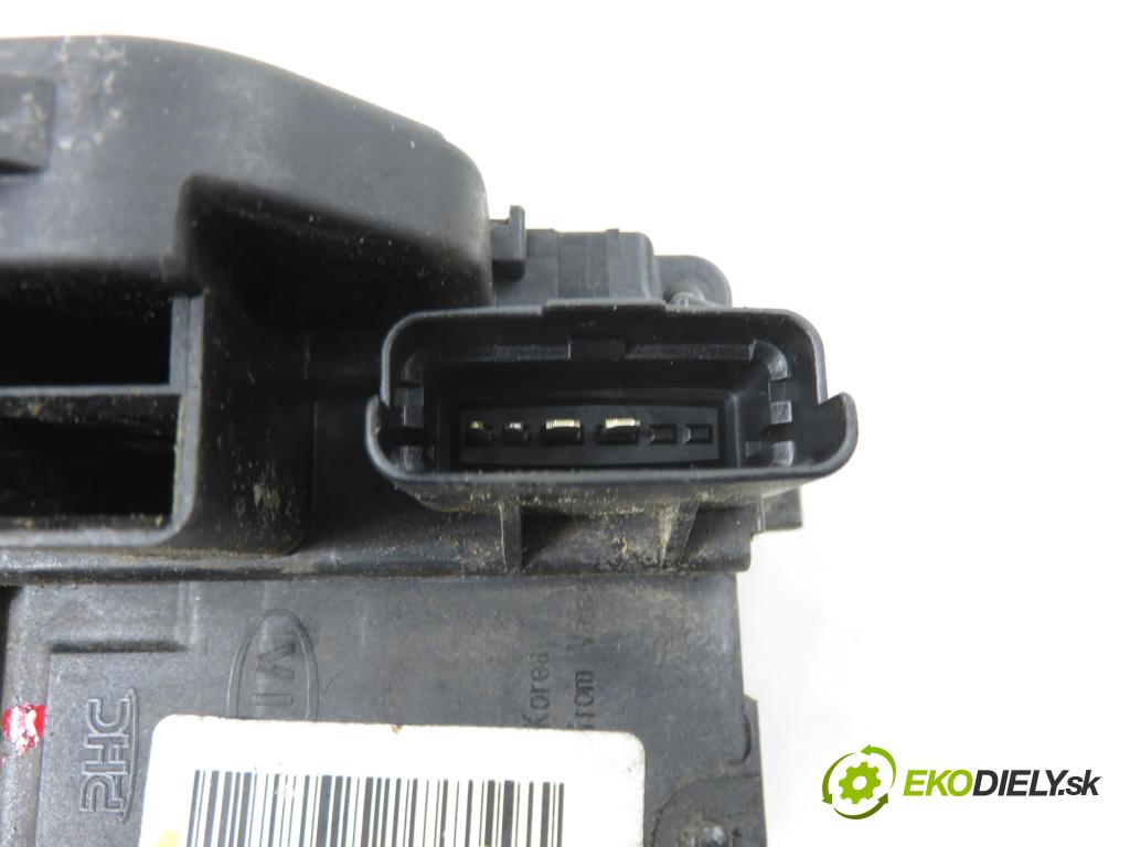 HYUNDAI i30 (FD) HB 2008 85,00 1.6 CRDi - D4FB 1582,00 zámok 813202L030