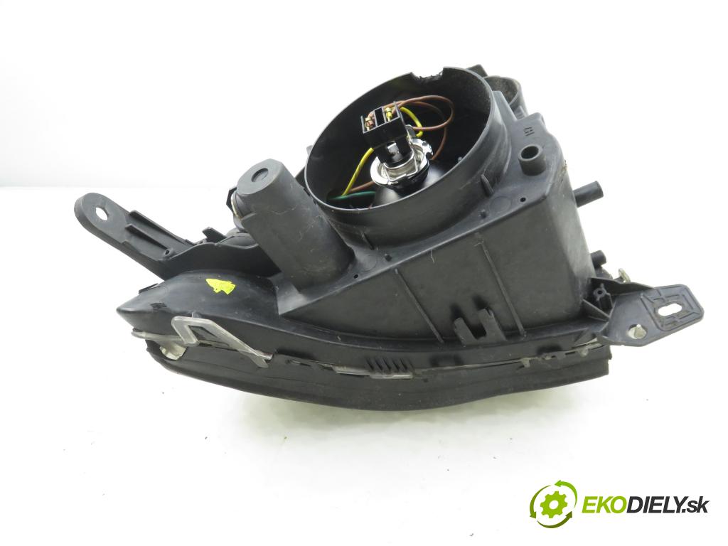 OPEL VECTRA C Kombi (Z02) KOMBI 2004 110,00 1.9 CDTI - Z 19 DTH 1910,00 Svetlo LP