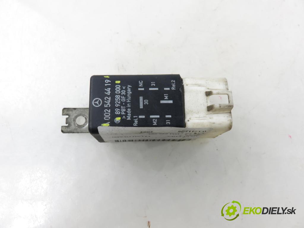 MERCEDES-BENZ VIANO (W639) VAN 2004 110,00 CDI 2.2 150 - OM 646.982 2148,00 Riadiaca jednotka 0025424419 ; 899258000