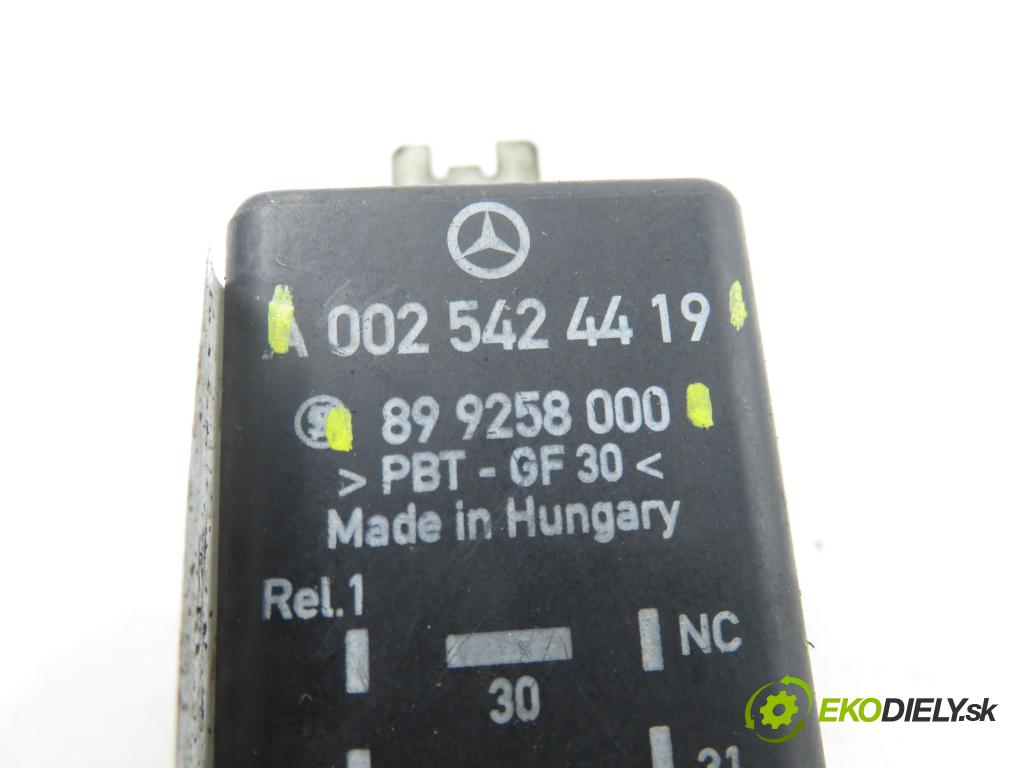 MERCEDES-BENZ VIANO (W639) VAN 2004 110,00 CDI 2.2 150 - OM 646.982 2148,00 Riadiaca jednotka 0025424419 ; 899258000