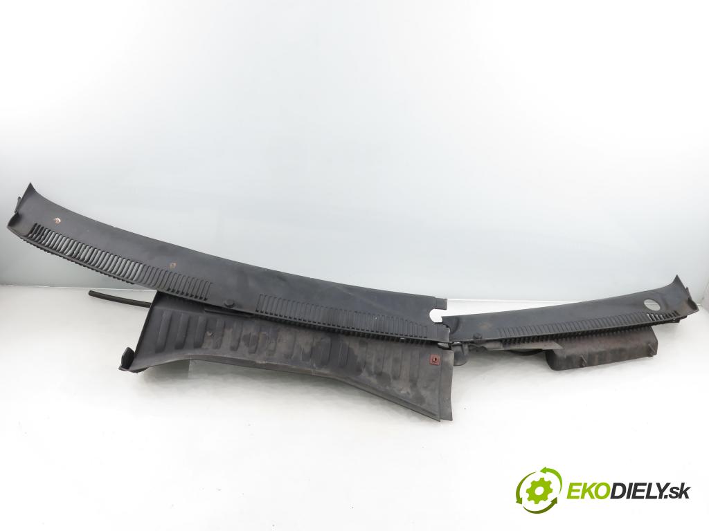 OPEL CORSA C (X01) HB 2002 43,00 1.0 12V 58 - Z 10 XE 973,00 torpédo plast pod čelní okno 09116435 (Plast pod čelním sklem)