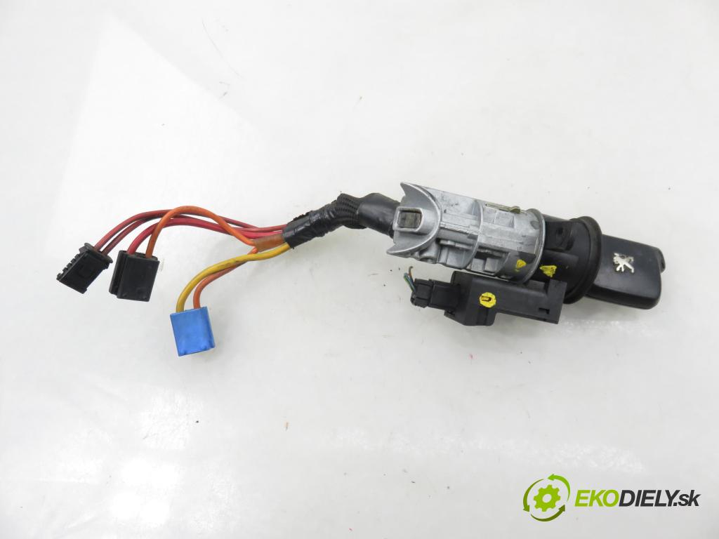 PEUGEOT 607 (9D, 9U) SEDAN 2004 98,00 2.2 HDI - 4HX (DW12TED4/FAP) 2179,00 spínačka 9635262680 (Spínací skříňka)