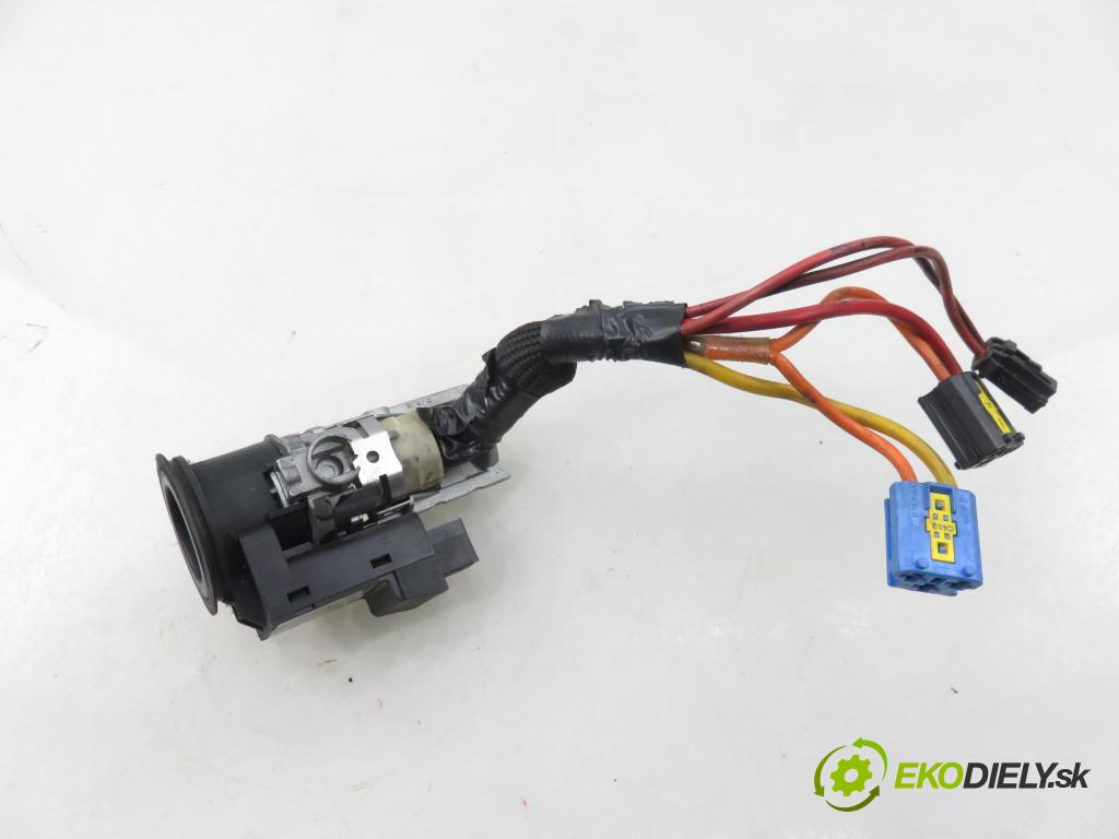 PEUGEOT 607 (9D, 9U) SEDAN 2004 98,00 2.2 HDI - 4HX (DW12TED4/FAP) 2179,00 spínačka 9635262680 (Spínací skříňka)