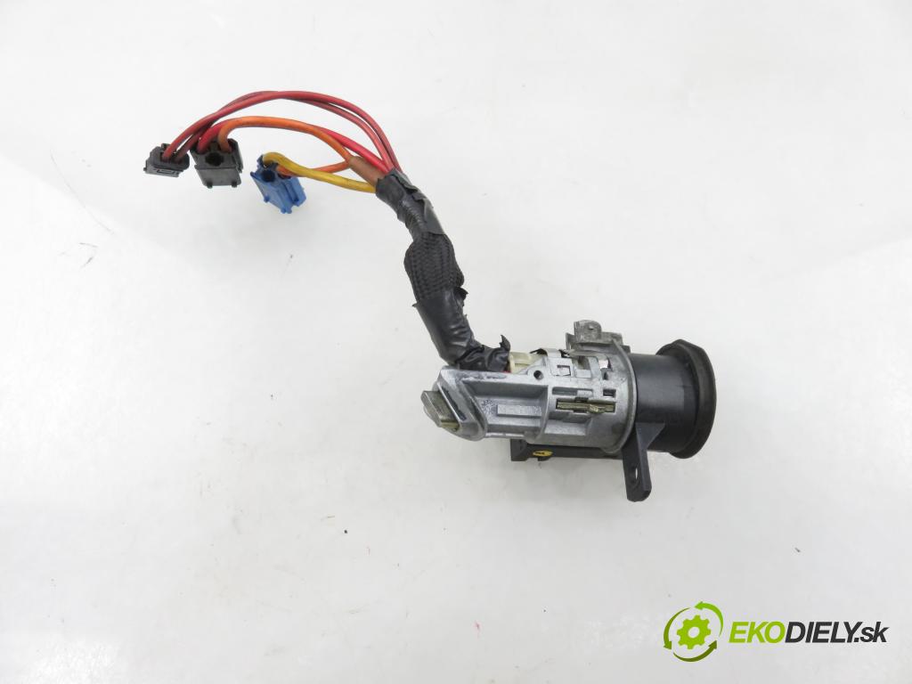 PEUGEOT 607 (9D, 9U) SEDAN 2004 98,00 2.2 HDI - 4HX (DW12TED4/FAP) 2179,00 spínačka 9635262680 (Spínací skříňka)