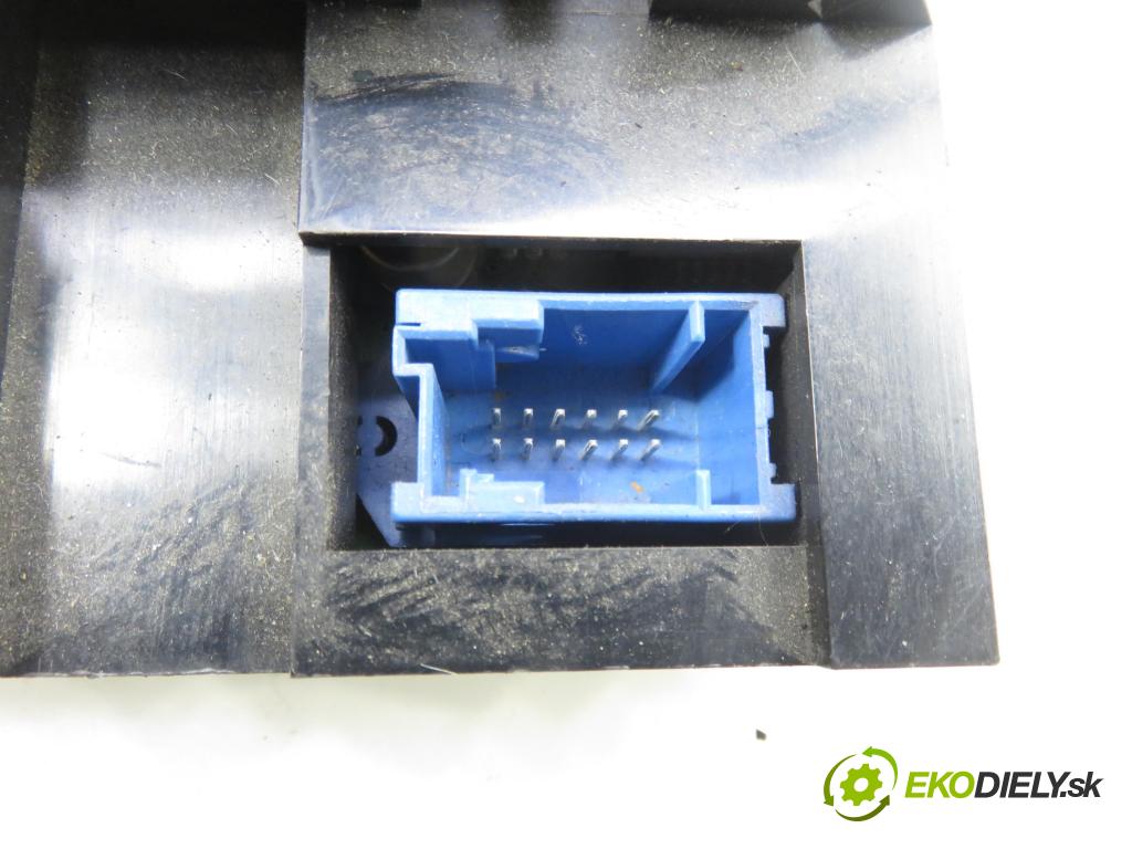 PEUGEOT 607 (9D, 9U) SEDAN 2004 98,00 2.2 HDI - 4HX (DW12TED4/FAP) 2179,00 Panel kúrenia KLIMATRONIK 96295526GV