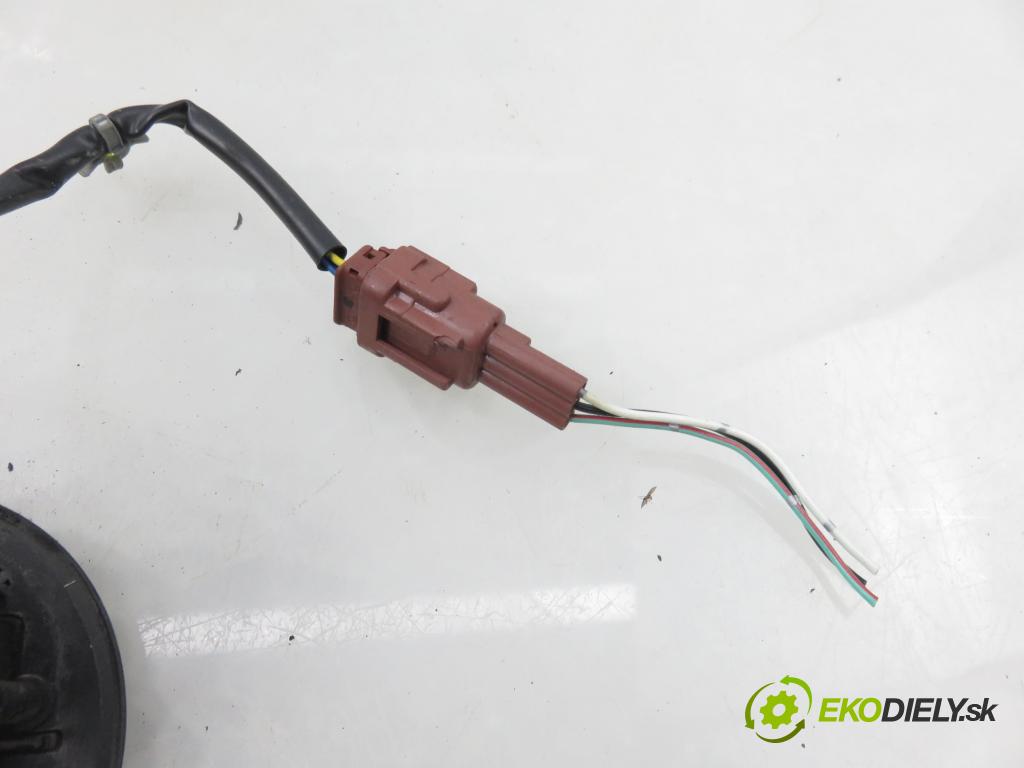 NISSAN ALMERA II Hatchback (N16) HB 2001 85,00 1.8 - QG18DE 1769,00 spinačka / zámky