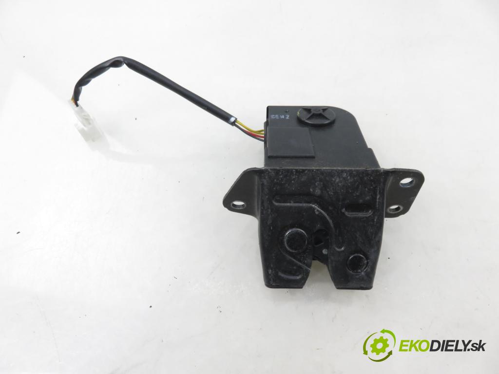 KIA RIO III (UB) HB 2012 55,00 1.1 CRDi - D3FA 1120,00 zámok dverí kufor EL. 