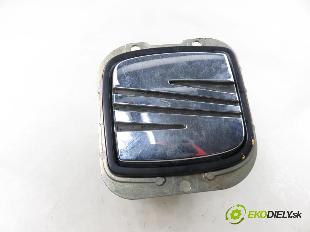 SEAT CORDOBA (6K2) SEDAN 2000 74,00 1.6 - AUR 1595,00 klika dveří kufr 6K0827565B
