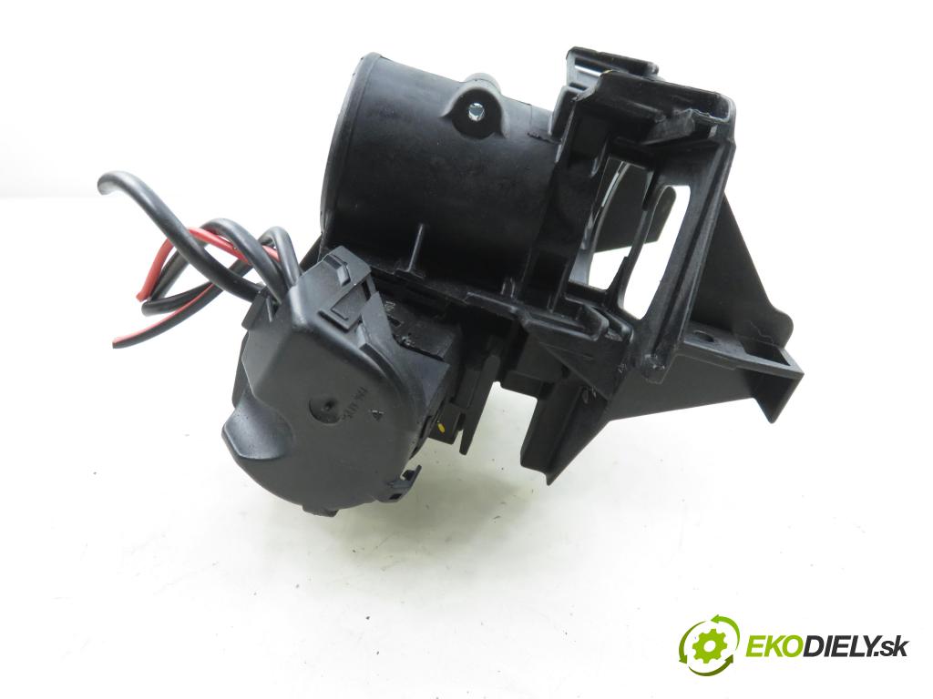 OPEL ASTRA G sedan (T98) SEDAN 2003 55,00 1.2 16V - Z 12 XE 1199,00 spínačka 24445098 (Spínací skříňka)