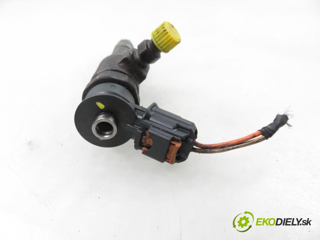 PEUGEOT 308 SW II KOMBI 2015 73,00 1.6 BlueHDi 100 - BHY (DV6FD) 1560,00 vstřikovač 0445110566 (Vstřikovač paliva)