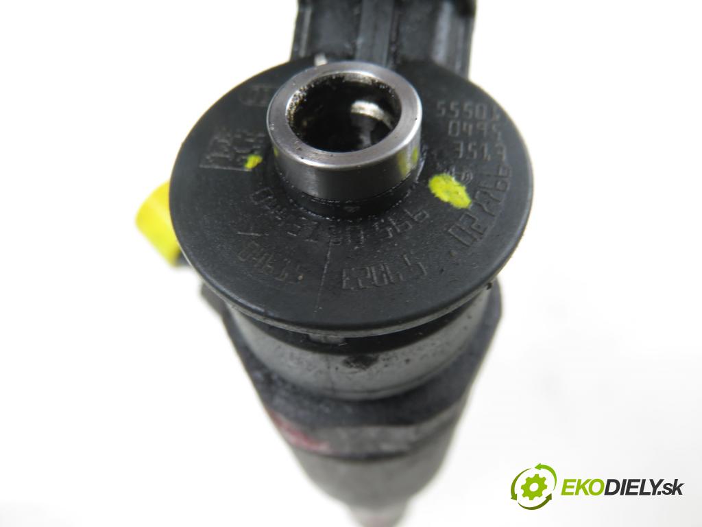 PEUGEOT 308 SW II KOMBI 2015 73,00 1.6 BlueHDi 100 - BHY (DV6FD) 1560,00 vstrekovač 0445110566 (Vstrekovač paliva)