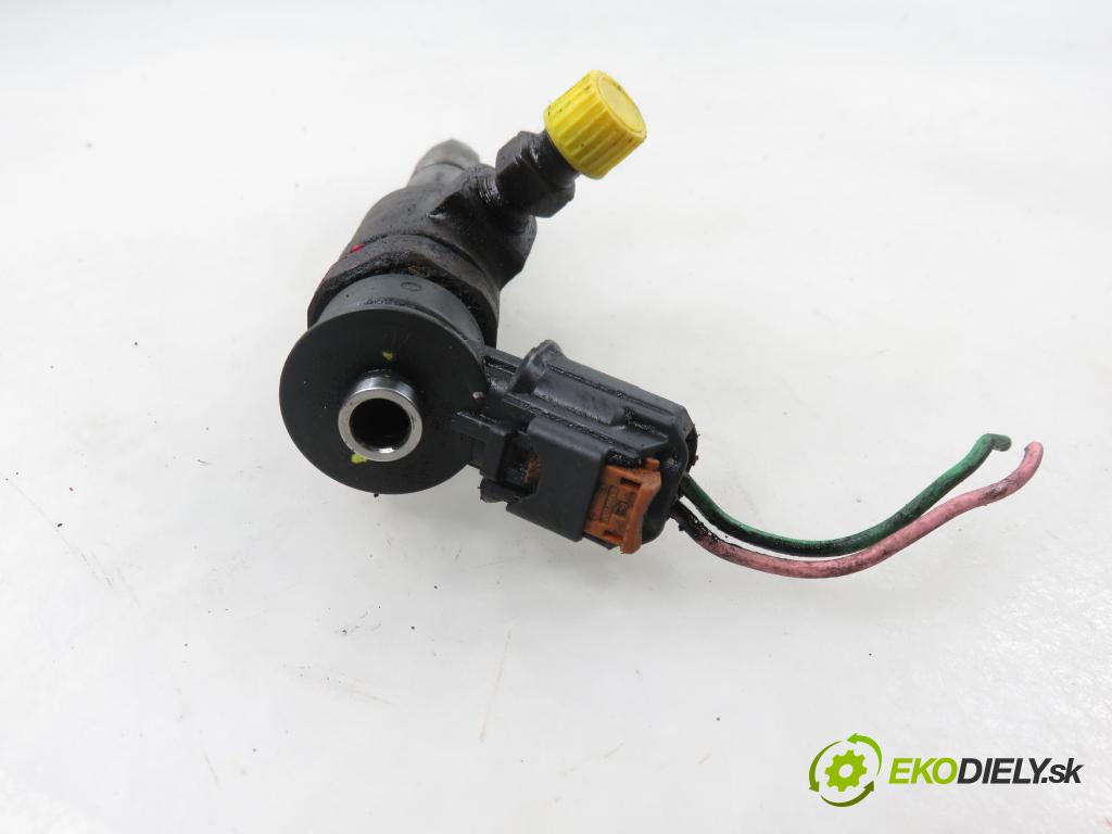 PEUGEOT 308 SW II KOMBI 2015 73,00 1.6 BlueHDi 100 - BHY (DV6FD) 1560,00 vstrekovač 0445110566 (Vstrekovač paliva)