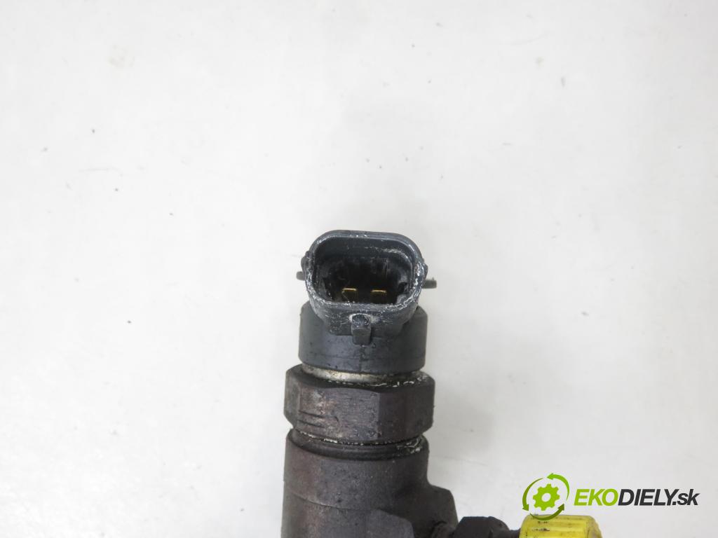 PEUGEOT 308 SW II KOMBI 2015 73,00 1.6 BlueHDi 100 - BHY (DV6FD) 1560,00 vstrekovač 0445110566 (Vstrekovač paliva)