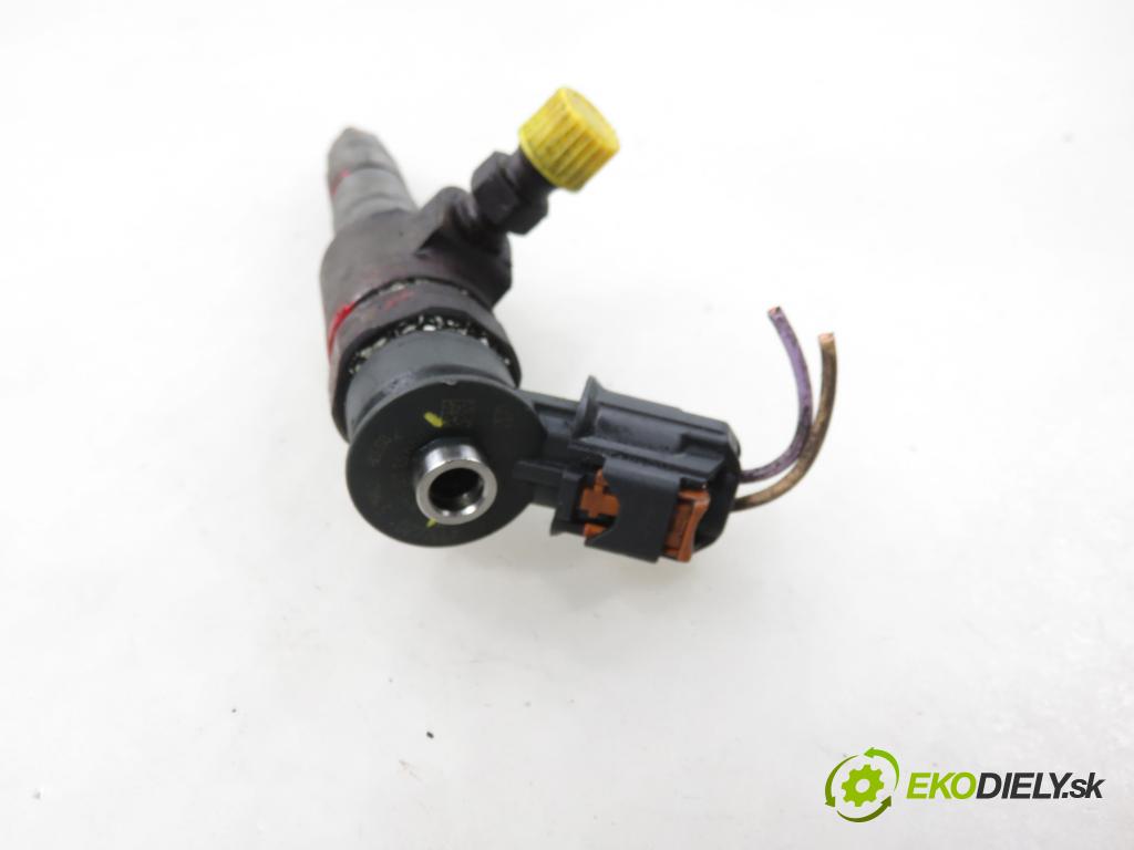 PEUGEOT 308 SW II KOMBI 2015 73,00 1.6 BlueHDi 100 - BHY (DV6FD) 1560,00 vstrekovač 0445110566 (Vstrekovač paliva)