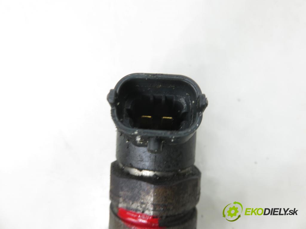 PEUGEOT 308 SW II KOMBI 2015 73,00 1.6 BlueHDi 100 - BHY (DV6FD) 1560,00 vstřikovač 0445110566 (Vstřikovač paliva)