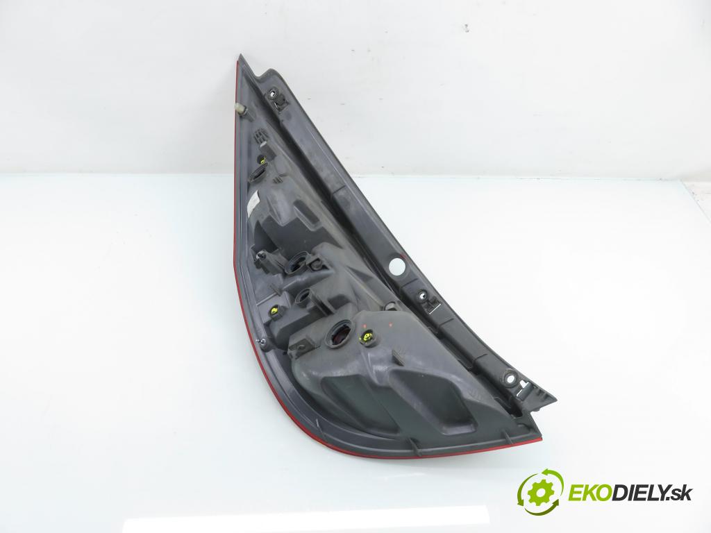HYUNDAI i30 (FD) HB 2008 85,00 1.6 CRDi - D4FB 1582,00 Svetlo pravé zadné 924022L0