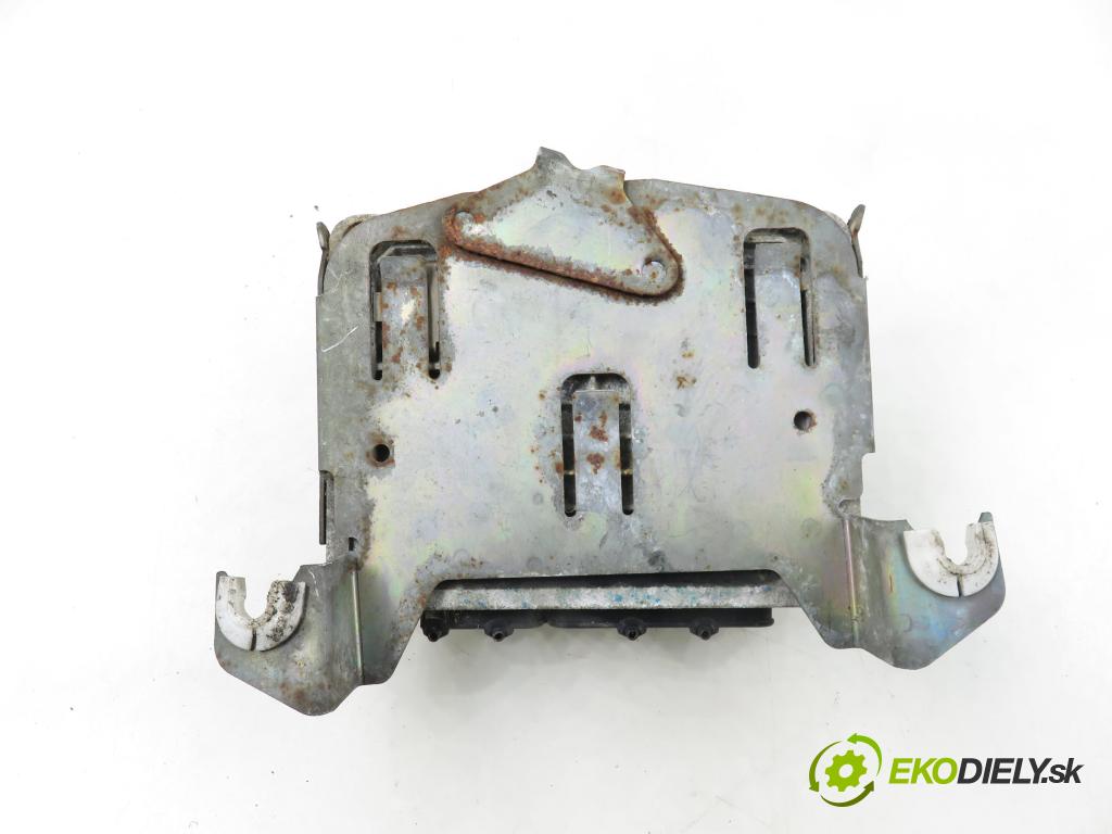 SEAT CORDOBA (6K2) SEDAN 2000 74,00 1.6 - AUR 1595,00 Riadiaca jednotka Motor 6K0906019 ; 5WP4883