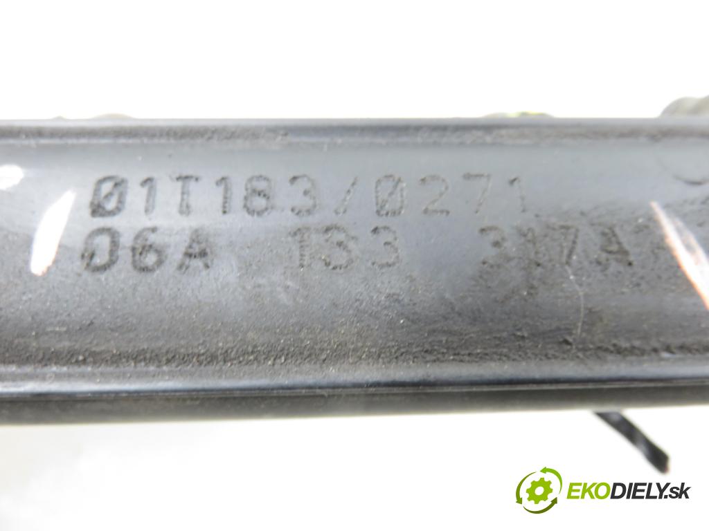 AUDI A3 (8L1) HB 2001 75,00 1.6 - AVU 1595,00 Lišta vstrekovacia 06A133317A (Vstrekovacia lišta)