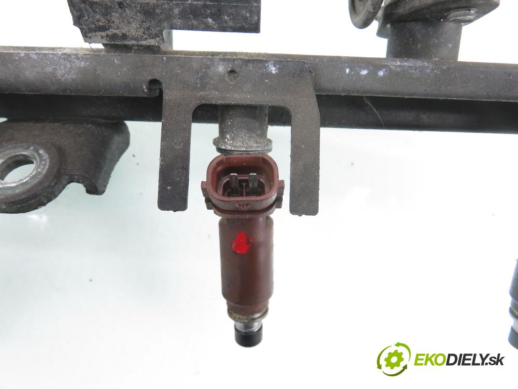 SUZUKI LIANA (ER) HB 2004 0,00 1.6 4WD - M16A 1586,00 Lišta vstrekovacia  (Vstrekovacia lišta)