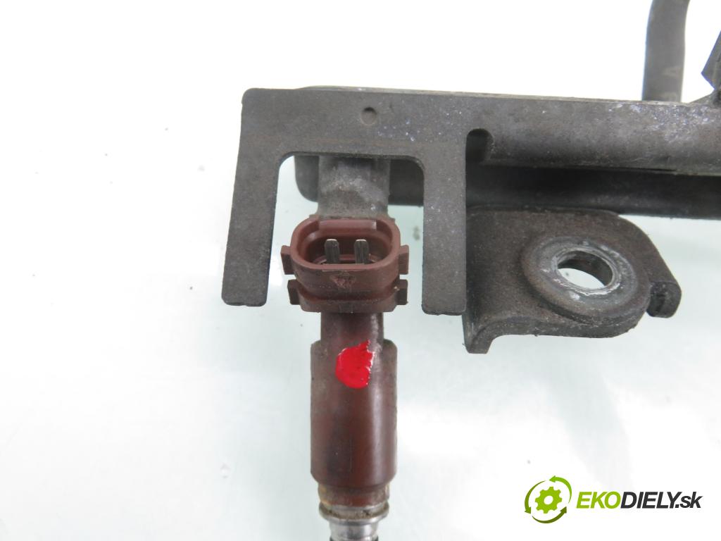 SUZUKI LIANA (ER) HB 2004 0,00 1.6 4WD - M16A 1586,00 Lišta vstrekovacia  (Vstrekovacia lišta)