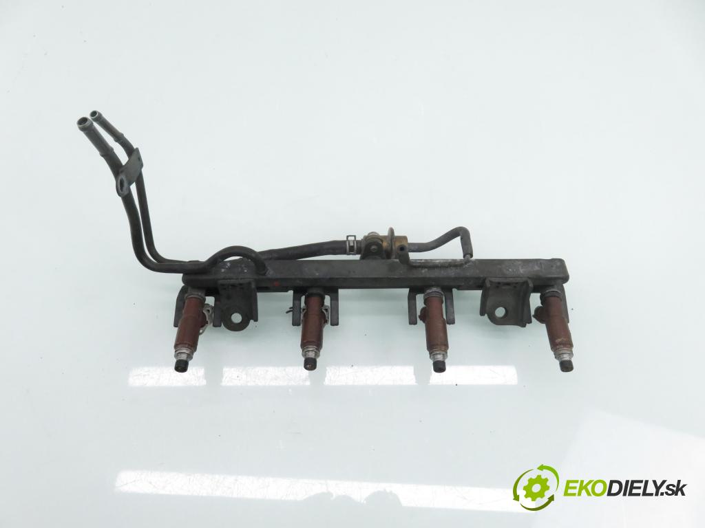 SUZUKI LIANA (ER) HB 2004 0,00 1.6 4WD - M16A 1586,00 Lišta vstrekovacia  (Vstrekovacia lišta)