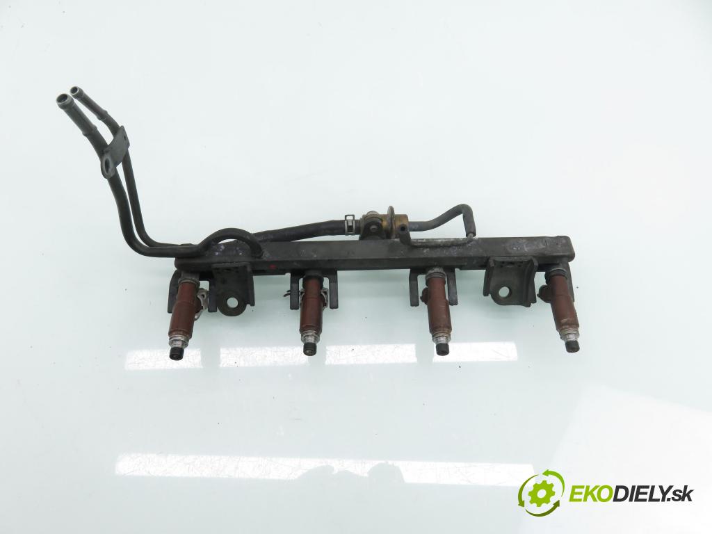 SUZUKI LIANA (ER) HB 2004 0,00 1.6 4WD - M16A 1586,00 Lišta vstrekovacia  (Vstrekovacia lišta)