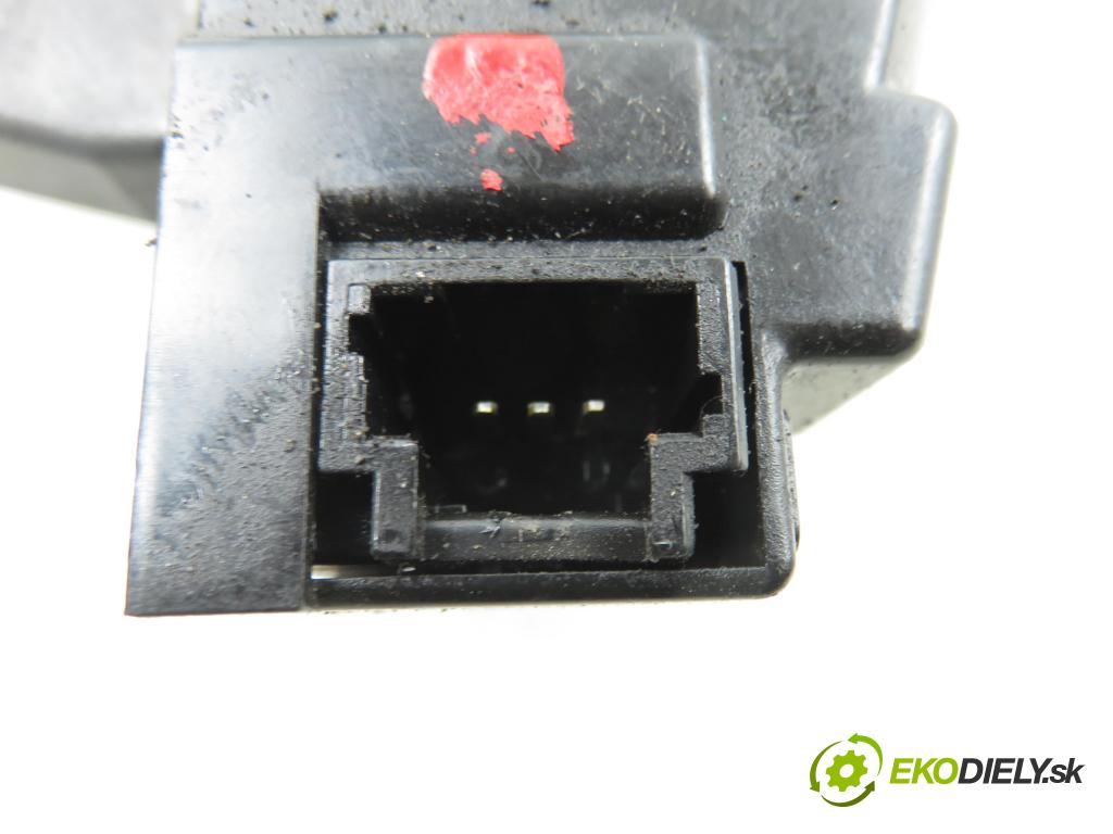 PEUGEOT 508 I (8D_) SEDAN 2012 103,00 2.0 HDi - RHF (DW10BTED4) 1997,00 zámok dverí kufor EL. 9671153580