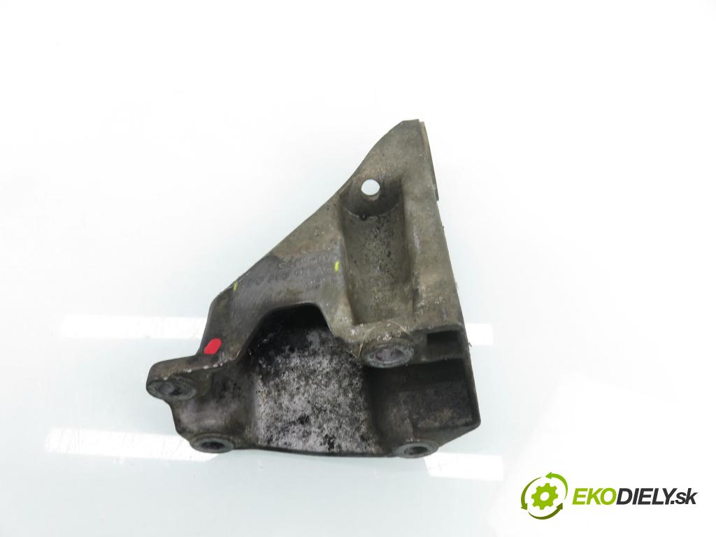 AUDI A6 Avant (4B5, C5) KOMBI 2003 125,00 2.4 quattro - BDV 2393,00 Uchytenie prevodovky 8D0399113AG