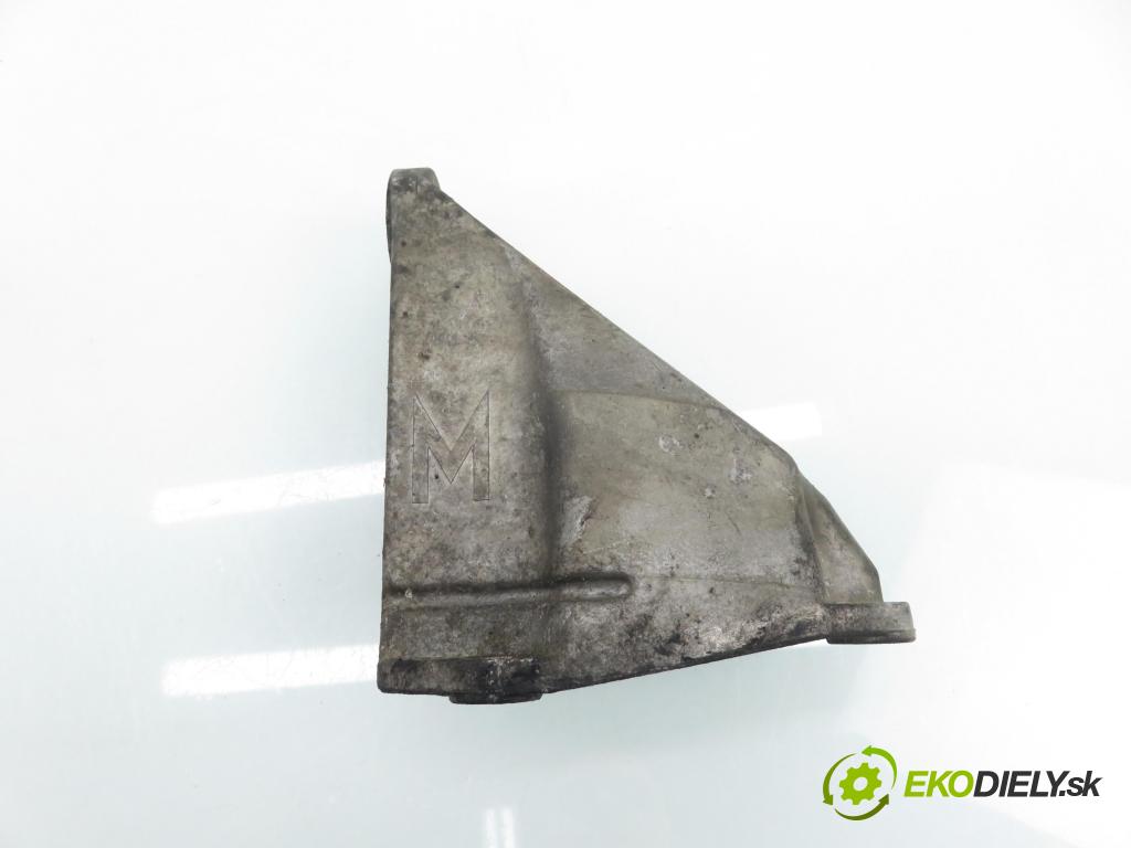 AUDI A6 Avant (4B5, C5) KOMBI 2003 125,00 2.4 quattro - BDV 2393,00 Uchytenie prevodovky 8D0399113AG