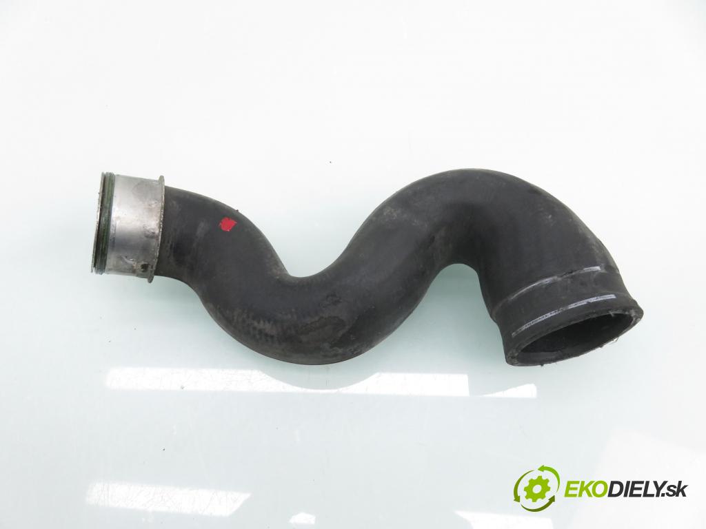 AUDI A4 (8E2, B6) SEDAN 2002 96,00 1.9 TDI PD 130 - AWX 1896,00 Rúra intercoolera turba 8E0145834M