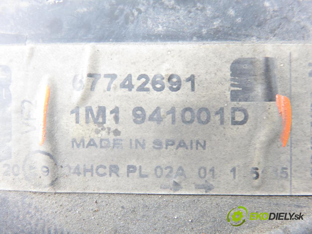 SEAT LEON (1M1) HB 2001 92,00 1.8 20V - AGN 1781,00 Svetlo LP 1M1941001D