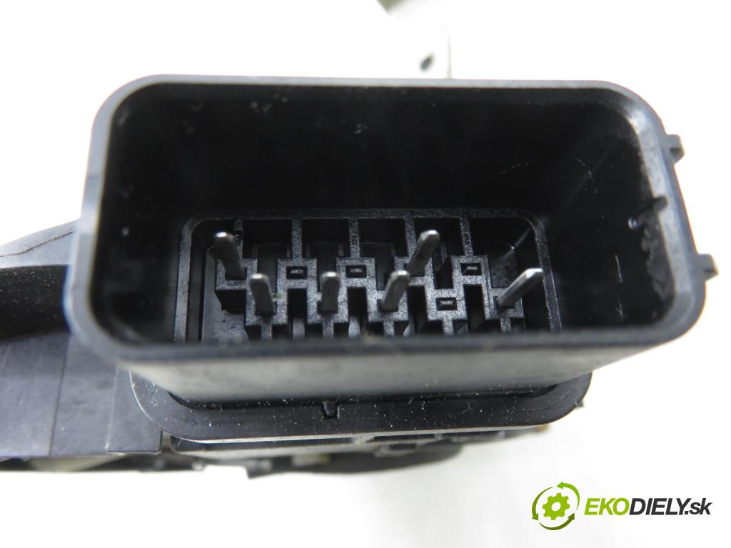 FORD S-MAX (WA6) MINIVAN 2007 92,00 1.8 TDCi 125 - QYWA 1753,00 zámok 6M2AR21813EB