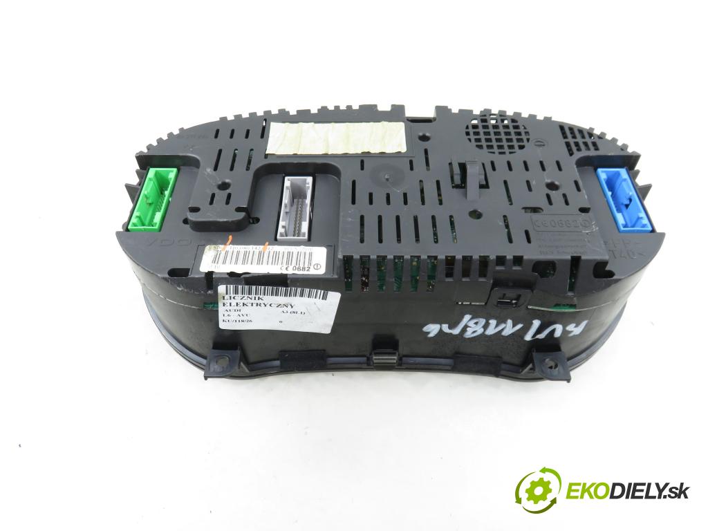 AUDI A3 (8L1) HB 2001 75,00 1.6 - AVU 1595,00 Prístrojovka elektrický 110080142