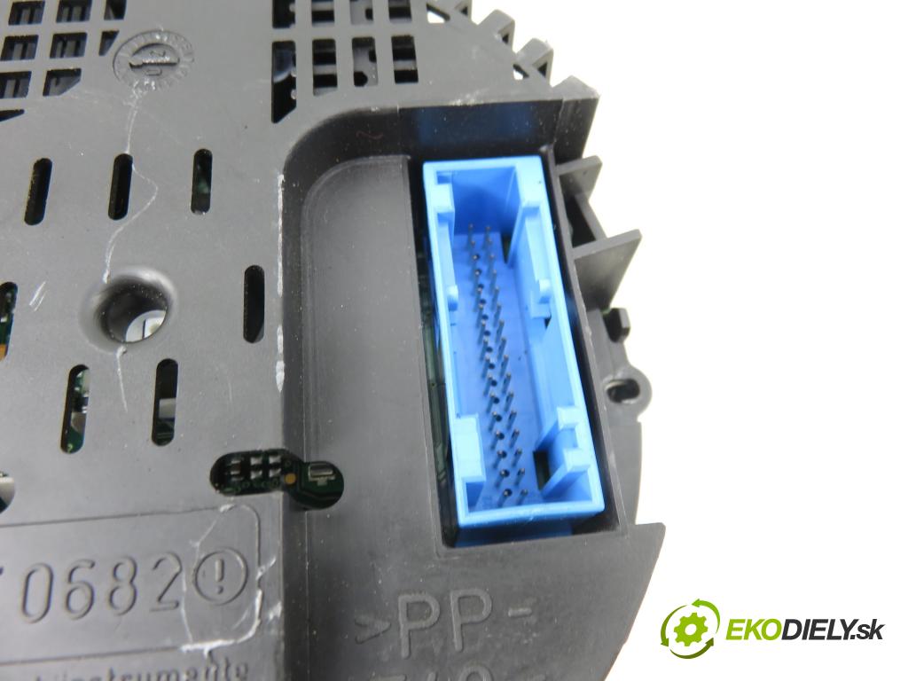 AUDI A3 (8L1) HB 2001 75,00 1.6 - AVU 1595,00 Prístrojovka elektrický 110080142