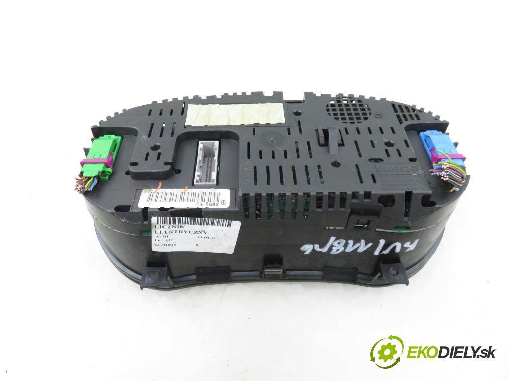 AUDI A3 (8L1) HB 2001 75,00 1.6 - AVU 1595,00 Prístrojovka elektrický 110080142