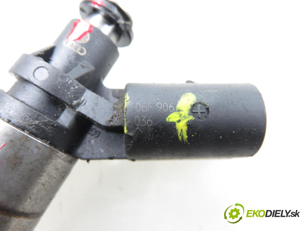 VW PASSAT B6 (3C2) SEDAN 2005 110,00 2.0 FSI - BLR 1984,00 vstřikovač 0261500014 ; 06F906036 (Vstřikovač paliva)