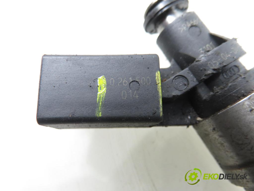 VW PASSAT B6 (3C2) SEDAN 2005 110,00 2.0 FSI - BLR 1984,00 vstřikovač 0261500014 ; 06F906036 (Vstřikovač paliva)